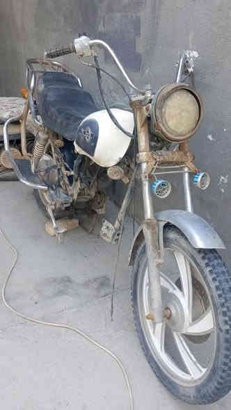 دراجه نضيفه شوفت عينك ريدلها بس محرك مكاني قضاء القرنه الشاهين الهاتف ***********السعر 175وبيها مجال
