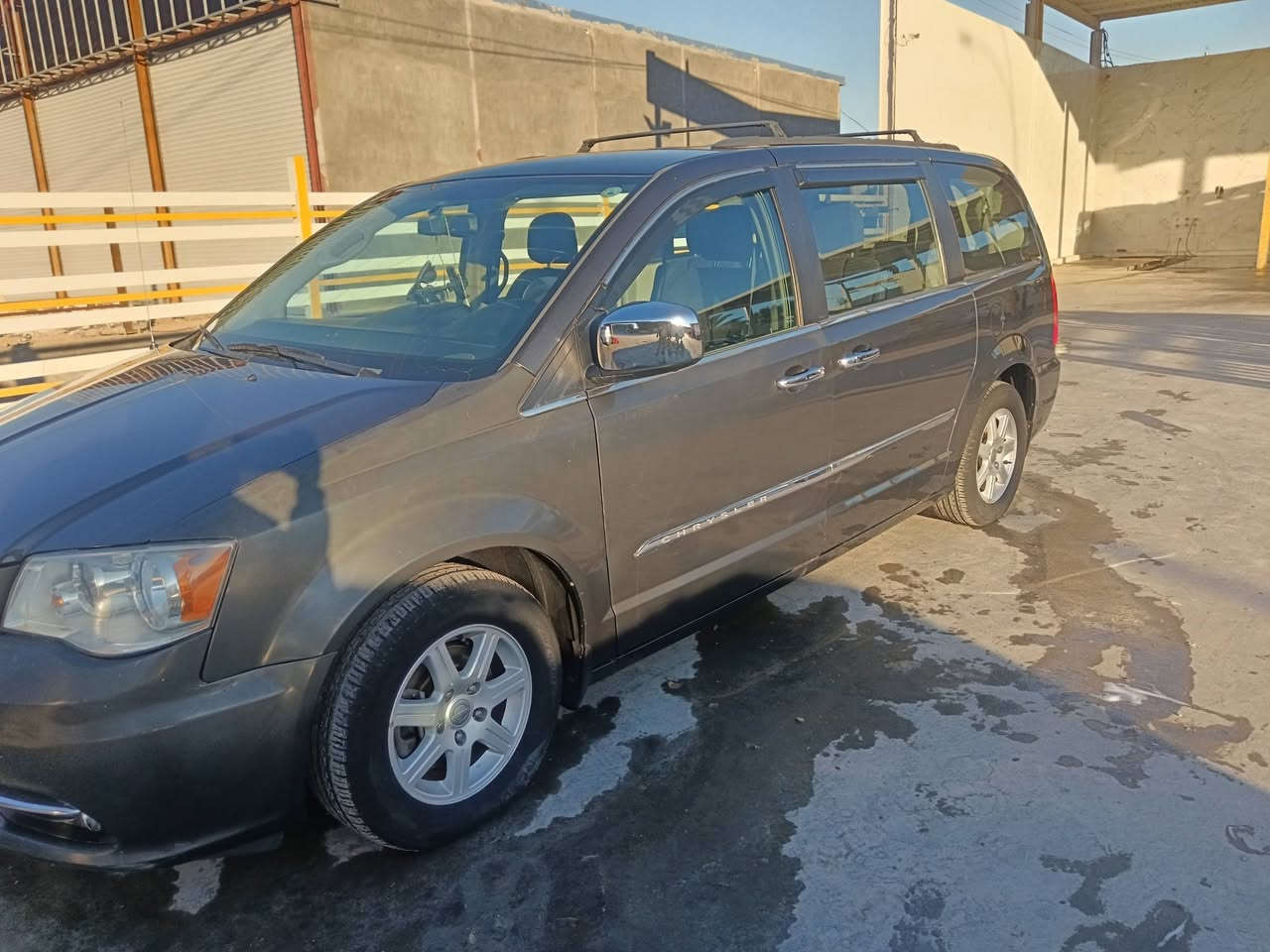 سلام عليكم دوج كلاسزر موديل 11 اربيل بسمي3قطع تبريد حداديه جديده بيبان صندوق كهربائي شاشه قلاب كشن لغف سياحي ضرر بس جوملغ ايسر جهت السايق سعر 135 رقم الهاتف *********** موجوده بابل
