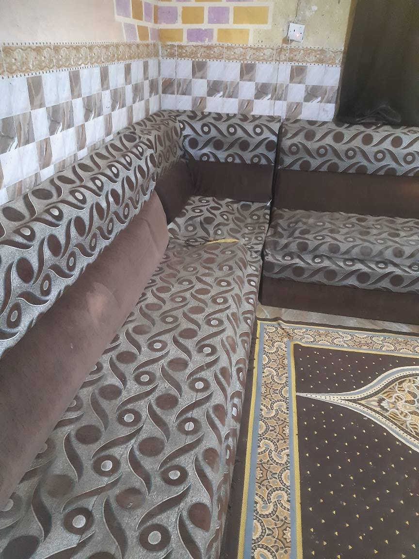 ديوان للبيع السعر ٥٠ ألف بحا
بحاجة لترميم ١٢مقعد
***********
