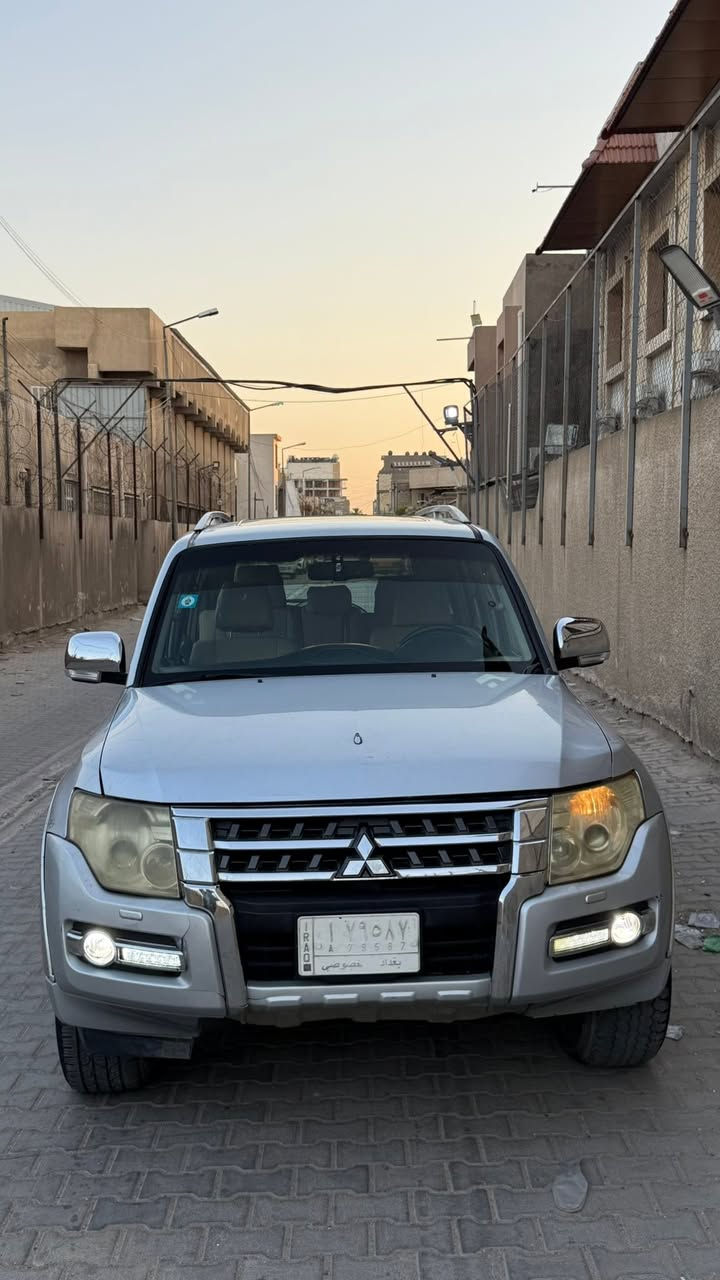 السلام عليكم
باجيرو 2008 محدث 2015 
مكفولة ((بدون صبغ)
بيها بارد بالجاملغ وطخة بسيطة بالخلف موضحة بالصور
حبتور فول مواصفات 
فتحة سقف
اضائة ترحيب
مري شفط
كشنات جلد+كهرباء 
تدفئة كشنات
منظومة زينون
شاشة
مروحة اضافية للتبريد
كير مكينة اكسل كفالة
السعر 110 وبيها مجال بسيط
***********
