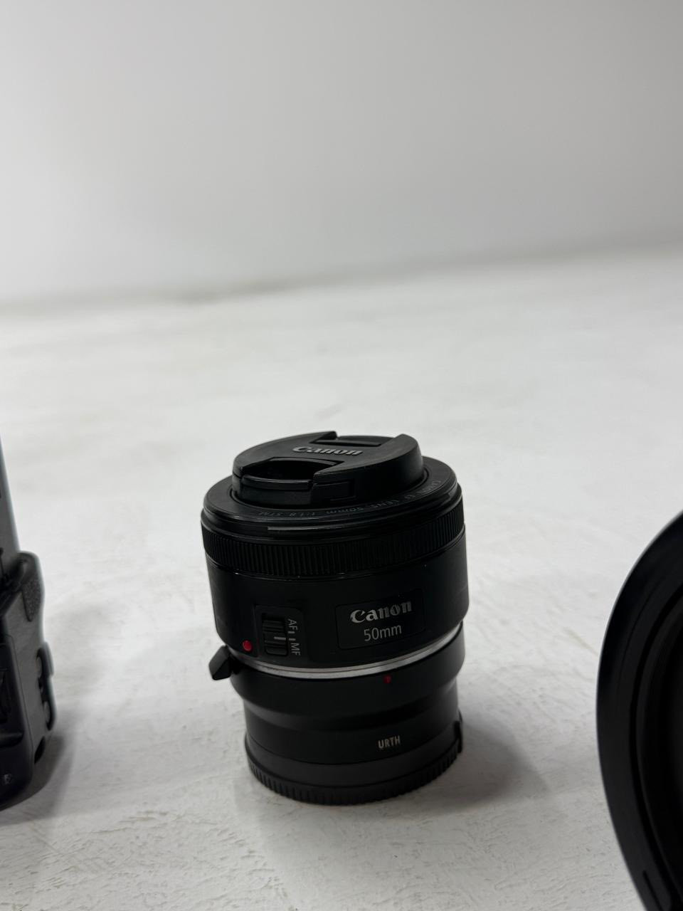 Canon 5D mark lll
عدسة 24-105mm رنك احمر اعلى فئة 
عدسة50mm
 بطاريات (2)+كرب بطاريات 
مع الملحقات كاملة 
جنطة 
السعر مليون و650بيهة مجال

سعر الرونن 350(2)بي مجال بسيط

***********
