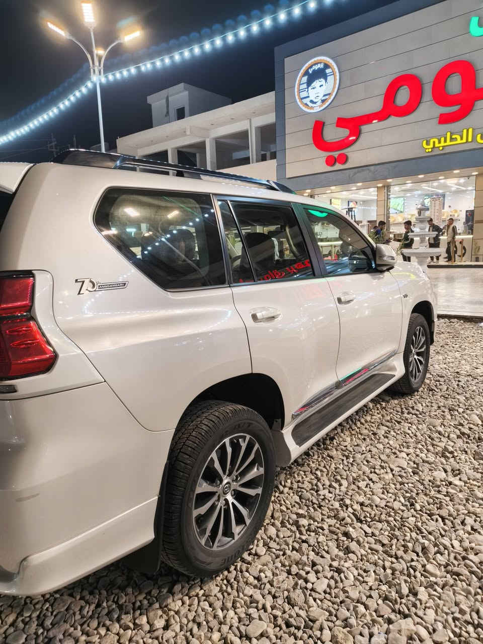 يا الله على بركة الله للبيع
💯برادو موديل 2022/TXS /  مكفولة كفالة عامة من كل شيء كير محرك صبغ كفاااالة عامة ⛔ ... ماشية ٥٠ كيلو بس جديدة جدا واستخدام شخصي سيارة 
وفول مواصفات بعد ال TXS  معروف بالمواصفات 
😍 سعرها ٤٥٠ ورقة وبيها مجال 
التواصل واتس إب ***********
عنوانها واسط العزيزية
