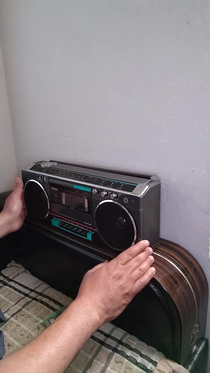 #Sanyo
الشركة اليابانية الرائدة في مجال الصوتيات التي تقع في مدينة اوساكا.. 
لنا معها ذكريات وبأجهزة مختلفه ..
نعود إليكم بأحدى التحف
جهاز راديو ومسجل
نادر جدا اداء ونظافة وأخراج جميل وأنيق على وضع الشركة✅
لمن يود الأقتناء
الجهاز بسعر
125 الف ..
أهلا بكم..


**إذا كنت صاحب هذا الإعلان وتريد حذفه لأي سبب، رجاءا أرسل رسالة إلى الدعم الفني**