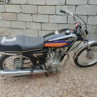 للبيع دراجه مامفتوحه نضيفه 600وبيها مجال  07850484801