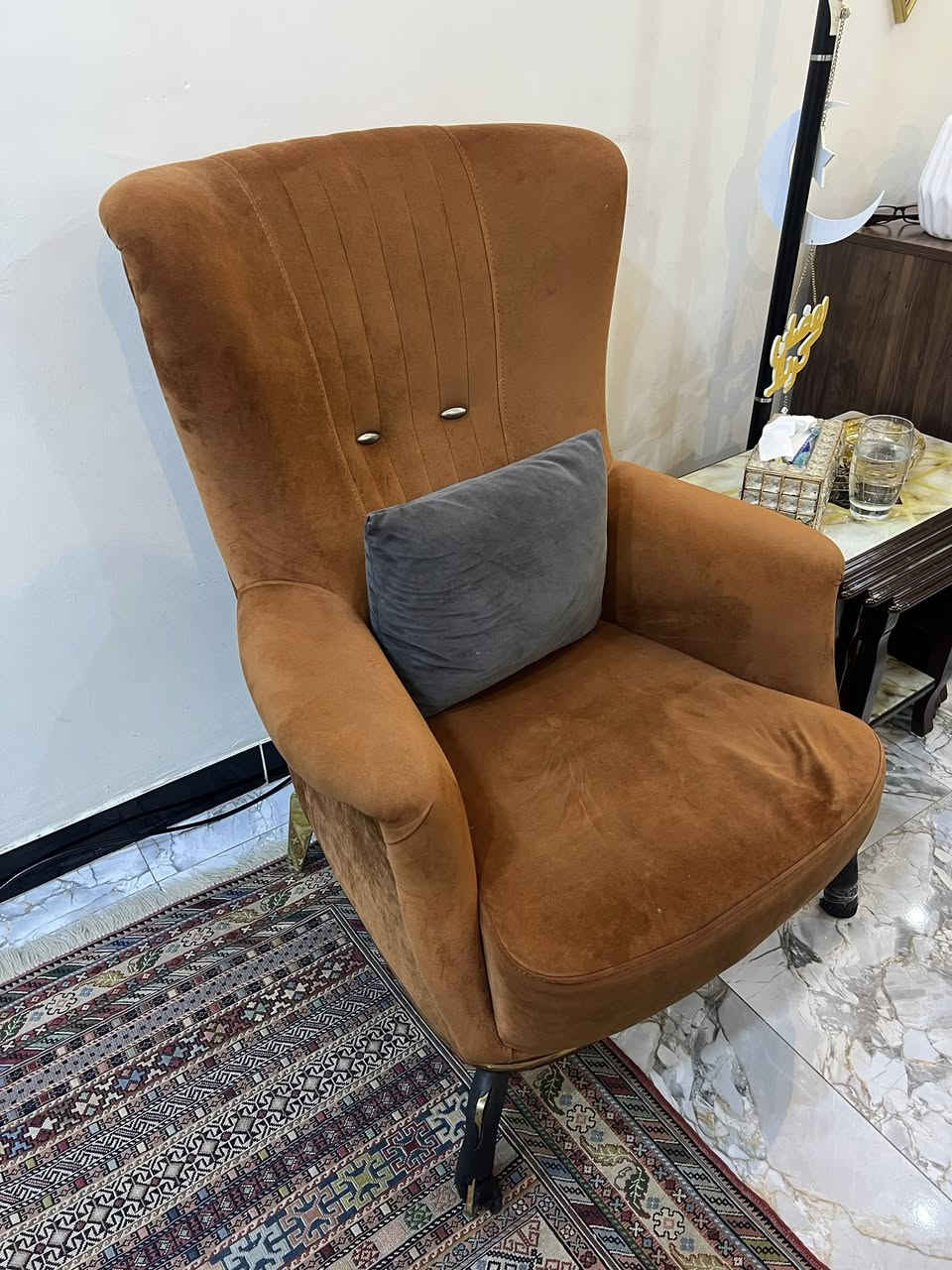 كنبة تركي فخمة للبيع

عشر مقاعد

🛋️ كنبة تركية مستخدمة بحالة ممتازة جداً
✨ تصميم عصري وأنيق يناسب أي صالة
🪵 خشب زان قوي ومتين
🔄 تنفتح وتصير جرباية (سرير)
🧼 نظيفة وما بيها مشاكل

📏 مريحة وواسعة
💰 السعر  750 الف 
📍 الموقع: (بغداد)

📞 للحجز أو الاستفسار خاص


**إذا كنت صاحب هذا الإعلان وتريد حذفه لأي سبب، رجاءا أرسل رسالة إلى الدعم الفني**