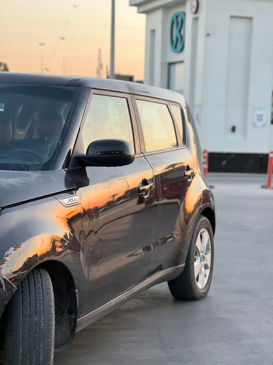 كيا سول 
وارد امريكي 
موديل 2019
سيارة من امريكا فقط دعاميات 
اهنا بيها طخات خفيفة وجاملغ امامي مصبوغ
سيارة يحتاجلها ترتيب بلكشر 
مكينه كير تبريد كله تمام 
مكان سيارة بغداد زيونة 
السعر 97 ورقة
رقم الهاتف ***********
