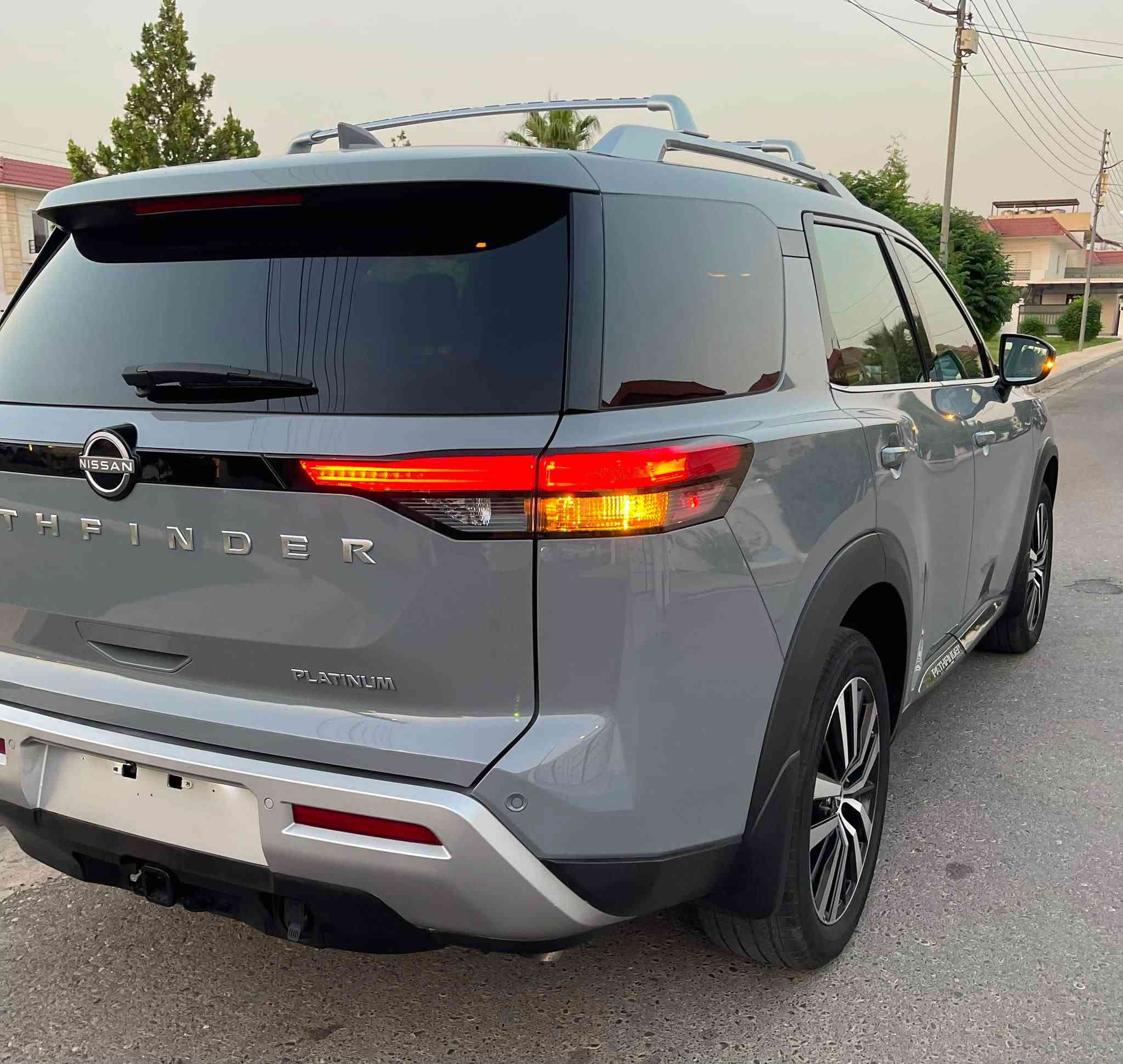 السلام عليكم

NISSAN PATHFINDER  platinum

اللون:  اسمنتي
داخل جملي

الموديل : 2025

نوع المحرك : 6 سلندر (3.5L) 

عداد المسافه:12 الف مايل 

الضرر: كما موضح بالصورة.  
تقريبا كلين 

رقم الشاصي
5N1DR3DH5SC247973

بدون رقم وبشرط الترقيم ( اربيل - دهوك - سليمانية )

المواصفات: 

سقف بانوراما 
شاشة ديجيتال
كشنات VIP 
كشنات تبريد
معروفة مواصفات البلاتينيوم

العنوان :اربيل

***********
