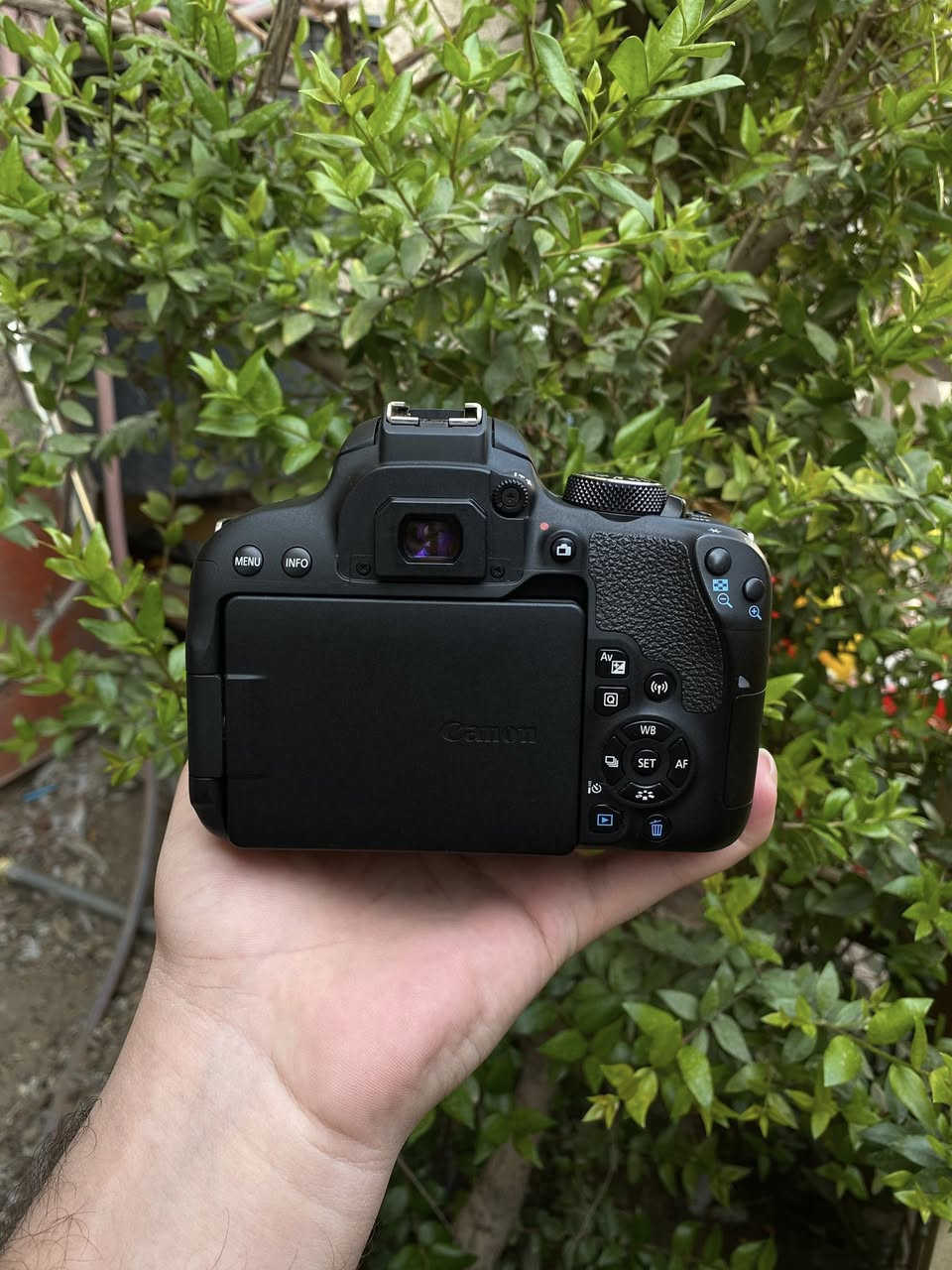 للبيع كامرا كانون 800D الحديثة شاشة لمس قلاب واي فاي +بلوتوث نضافه 100% كارتونه
دقه وسلاسه وسرعه✨
ملحقات 
عدسة 18-55 استبلايزر مانع اهتزاز الحديثه
شاحنة 
بطاريه 
حزام 
كارتونه
السعر 600 الف وبي مجال 
مكان بغداد البنوك 
لايوجد توصيل


**إذا كنت صاحب هذا الإعلان وتريد حذفه لأي سبب، رجاءا أرسل رسالة إلى الدعم الفني**