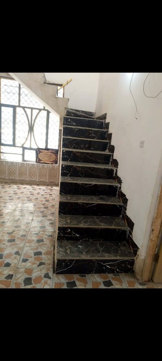 للايجار ٢٥٠ قفل العنوان حي ذويب الثاني غرفتين هول واستقبال مطبخ وصحيات الخاص مغلق للاستفسار الاتصال ع الرقم ***********
