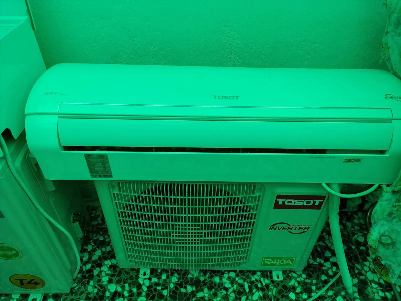 السلام عليكم سبلت نيونيفا طنين بعده جديد ما مشتعل ولا ثانيه كسر صندوق بدون كارتون  سبلت توسوت طن وربع انفيرتر بعده جديد لاستفسار ع رقم ***********
