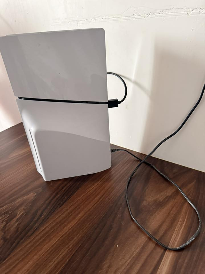 بلي 5 سلم جديد بالضمان استخدام قليل بعدة بالضمان وياه أقراص ٢ FiFA 2025 و لعبة GTA آخر إصدار مع الملحقات ( يدة و كيبل … ) البلي مع الملحقات أبيع ٦٠٠ قفل مع الأقراص أبيع ب ٦٥٠ مكاني ديالى / بعقوبة 
***********
