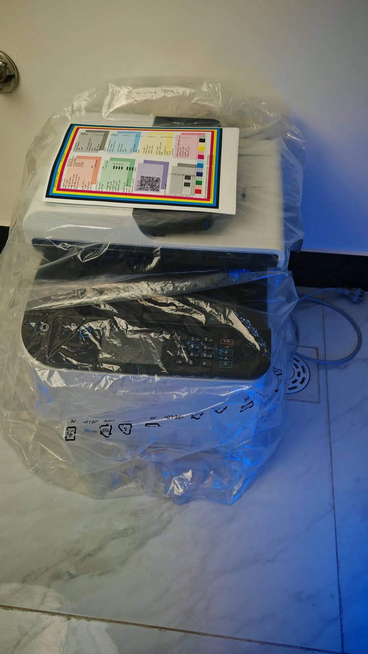 طابعة ليزرية للبيع
طابعة ليزرية ملونة  ريكو للبيع مستعجل RICOH M C251FW متعددة الوضائف (طباعة – نسخ – سكانر – فاكس)

 بسعر 800 وبيها مجال (واذا شخص يجي للبيت ياخذها ويوفر علي دوخة التوصيل ف ب750)

جديدة بعدها بنايلونها وجياستها وكارتونها طبعت بيها بس ملزمة وحدة بدون رسومات ف ما استهلكت الحبر) واوراق المعلومات مالتها حتى اجرب كل وضعياتها (يعني بعدها بحبرها الجديد وشبة كامل )

واحبارها متوفرة عالنت ومتوفرة تحديدا بمتجر ببغداد اسمة عالم الاحبار

سعرها من الريان ب940 الف اشتريتها قبل فترة قريبة 

المواصفات :-

1- سرعة الطباعة عالية 25 صفحة بالدقيقة 

2-  دقة الطابعة عالية 2400 × 600 dpi

تقنية تحسين ألوان ليزر

3-ومخصصة للاستخدام الثقيل يعني تطبع 30٫000 صفحة شهريا بسلاسة 

4- بيها درجين للورق الاول موجود بالاسفل والثاني فوق 

5-سكانر ملون

دقة تصل إلى 1200 × 1200 dpi

ADF ساحب أوراق تلقائي (حتى 50 ورقة تقريباً)

6-الاتصال

Wi-Fi

Wi-Fi Direct

Ethernet LAN

USB

NFC للطباعة السريعة من الهاتف

(يعني مجرد تضع الهاتف فوق الطابعة فوق علامة ال NFC راح يستلم الملف منك ويطبعة )

باختصار الطابعة مناسبة للمكتبات والاماكن التعليمية والشركات الصغيرة والمتوسطة والشغل المكتبي المكثف (حجمها متوسط واداء عالي )

الطابعة هي من احدث طابعات ريكو ف كل مشاكل واعطال الطابعات السابقة محلولة هنا (ف ما تدوخ بسبب الصيانة مثل باقي الطابعات)

(ويفضل ان تسال GPT على تفاصيلها كاملة حتى تفهم كل تفاصيلها)

سبب البيع(محتاج سبلت قبل الصيف)

مكاني بصرة 

ممكن تتواصل معي هنا او واتساب على الرقم التالي : ***********

