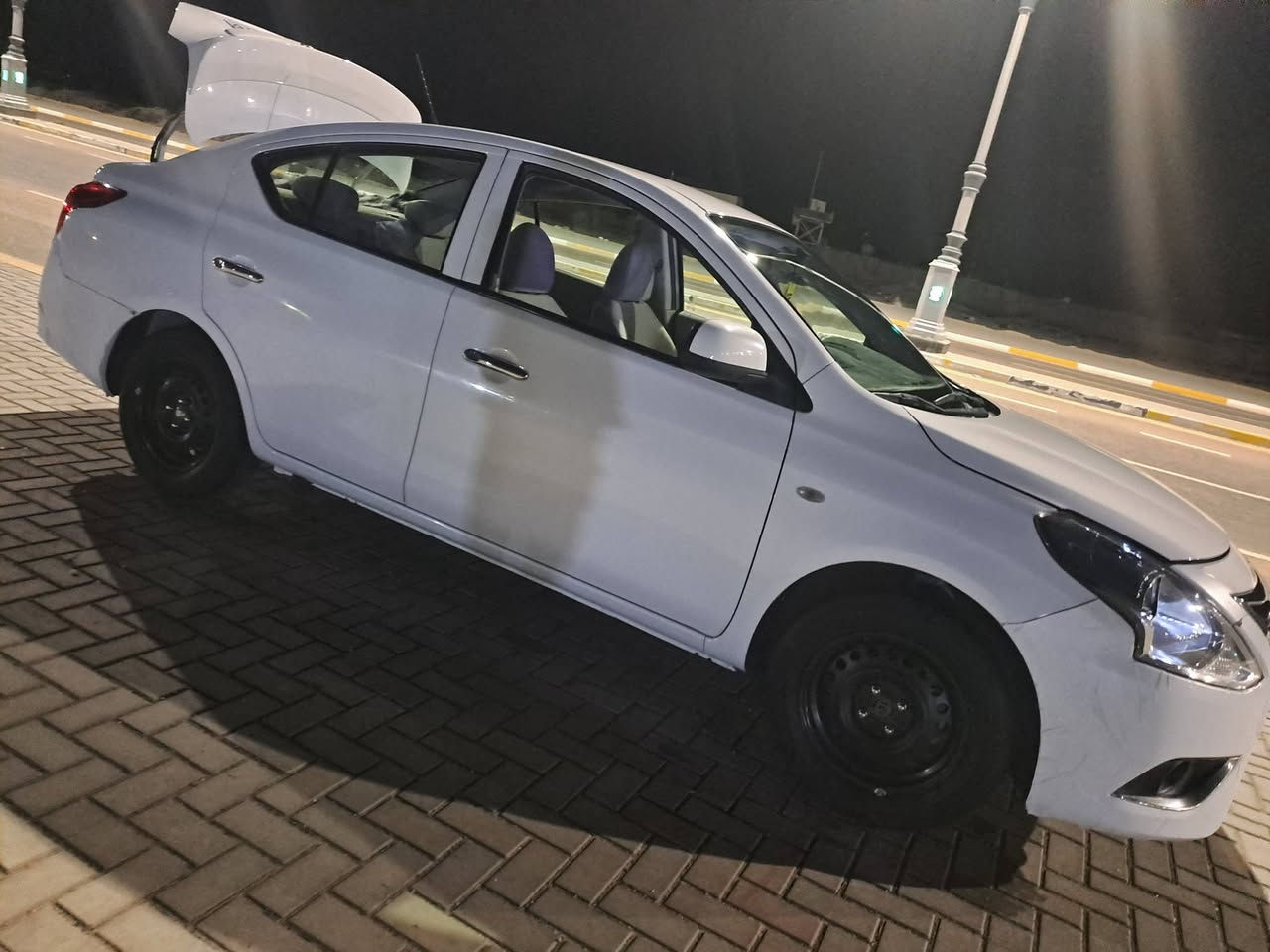 السلام عليكم نيسان صني هندي موديل 2024 سياره ماشيه 100 بها بارد وصبغ بالشامله في الخلفيه السعر 118 وبيها مجال عنوان السياره بصره الزبير ***********
