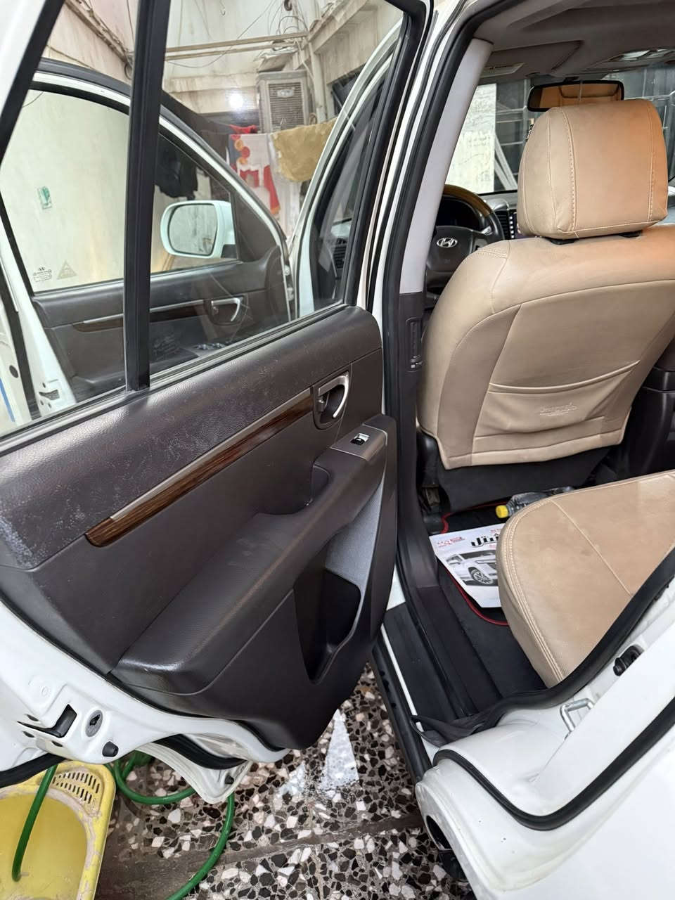 سلام عليكم للبيع فقط....

سنتافي 2012 خليجي ( كويتيه)
سياره فول 1/1
6 سلندر فور ويل
مواصفاتها فول
مري شفط
اشاير مري
بصمه
فتحه سقف
كشنات جلد
كشن السايق كهرباء
شاشه كبيره اندرويد
ماشيه155 حقيقي
(بيها قطعة صبغ+ مكانات بارد صغيره
مكينه مفتوحه)
السياره عليها ادامه كامله
صدر امامي وخلفي جديد
سنويه ورقم جديد مشروع وطني
السعر165 وبيها مجال للشراي
للاسستفسار الاتصال ع الرقم
***********
***********
