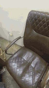 كرسي مكتبي ومكتب للبيع مكان بغداد السعدون للتواصل 07708318604