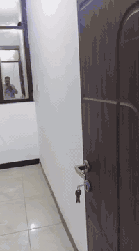 شقة للإيجار طابق اول المساحة 90متر 
2غرف نوم 🛌 ومطبخ وصالة وحمام 1
ايجار 400الف 
الدورة حي دجلة الزراعي المربع الثاني شارع تشرين
مكتب الراية البيضاء للاستثمار والتطوير العقاري
المراسلة خاص او واتساب 
***********
