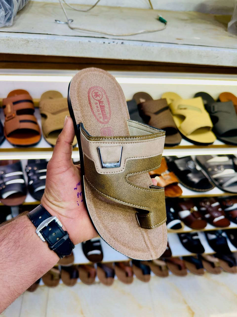 تنزيلات.. جملة فقط لايوجد مفرد.. انسب الأسعار 
شحاطة رجالي ولادي طفل درجة اولى. تركي 
سعر الدرزن الرجالي 32 الف.. 
قياس 40 الى 45.. 
سعر الدرزن الولادي 27 الف. فقط كف
قياس 30 الى 35.. 
سعر الدرزن الطفل 27 الف.. 
قياس 24 الى 29... 
🚛يوجد توصيل لجميع المحافظات.


**إذا كنت صاحب هذا الإعلان وتريد حذفه لأي سبب، رجاءا أرسل رسالة إلى الدعم الفني**