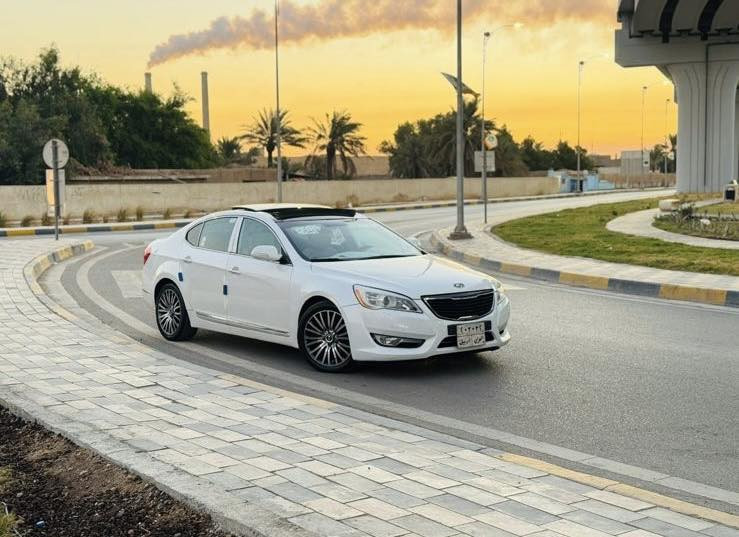 سلام عليكم
للبيع كيا كدينزا موديل 2011  
سياره فول مواصفات محرك 6 /3.5 
بصمه 
سلايت كامل 
حساسات كامله 
سياره هذا سونار مالتها من اول ما اخذتها مصار فتره قليله مشط لستيرن ولصدر كله بدلته جديد  السياره خير من الله 
العنوان: بغداد خلف مدينة العاب سيدية 
للاتصال :*********** 
السعر: 105 وبيها مجال للشراي
