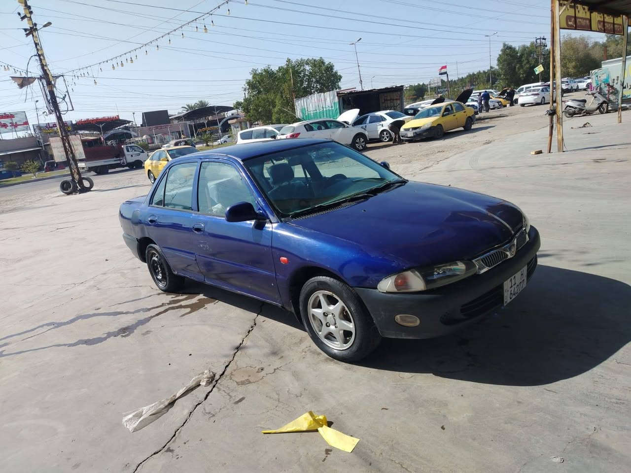 للبيع بروتون موديل ٢٠٠٥ سياره جاهزه من كلشي رقم جديد هزه جديده بيه خياسات بل دوسه قليل داخله بلادي نضيف وبيه طخه بل جوملوغ الخلفي عكس سايق السعر ٤٢ وبيه مجال للشراي  مكان الاعضمية ***********
