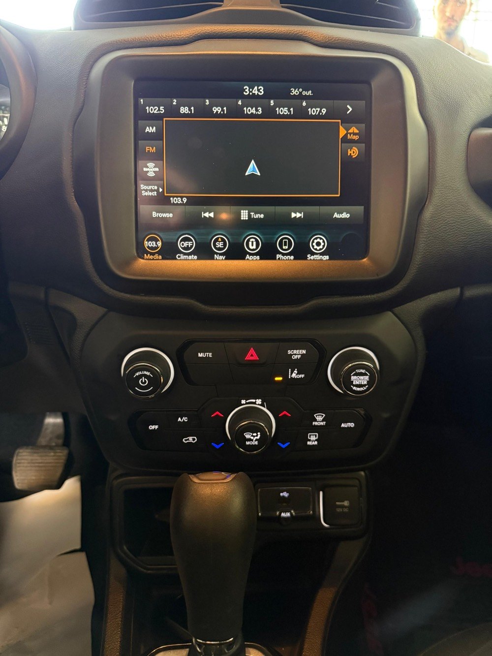 سلام عليكم

السيارة : جيب رينيجيد

 الموديل : 2021

اللون : اسود 

اللوحة : اربيل 

السعر :  ١38$ورقة

حادث السيارة : چاملغ ايمن 

بدون دواخل 
___________________
الــمــواصــفـــات  فول عدا الفتحة:-

{1} بصمة تشغيل + ابواب

{2} شاشة كبيرة  

{4} انضمة قيادة : اوتو

{6} كامرة خلفية دوارة مع الستيرن 

{7} لد نهاري 

{8} ويل كروم 

{9} سايد بريك بصمة 

{10} مانع انزلاق 

{11} فول تحكم ستيرن 

{12} جام اوتو يصعد دكمة وحدة وينزل كذلك

{13} منافذ USB

كشنات جلد 

كشنات تدفية

سترين تدفية

فورويل 

للإستفسار الإتصال 📞

***********