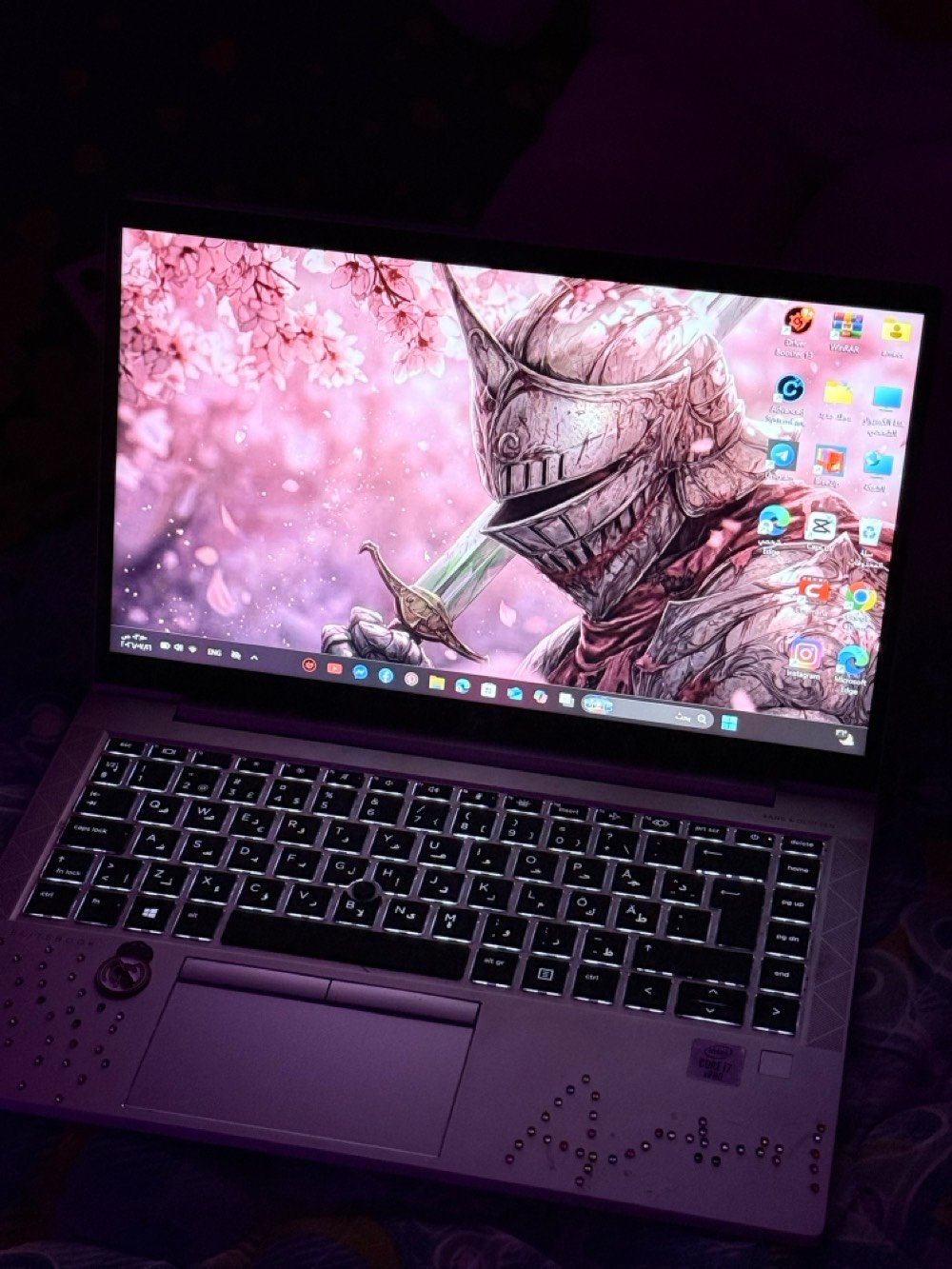 لابتوب نضيف ونازك استعمال قليل جداً 

لابتوبHP EliteBook 830 G7، ويتميز بمعالج Intel Core i7 vPro، وتصميم خفيف الوزن، بالإضافة إلى ميزات أمان متقدمة مثل HP Sure Start وصوت مضبوط بتقنية Bang & Olufsen. 
راقي جداً 
توجد خدمة توصيل ✅
كلهاذ بسعر 500 وبي مجال بسيط
للتواصل واتساب ***********