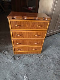 خزانة • شبه جديد • ١١٠×٨٠