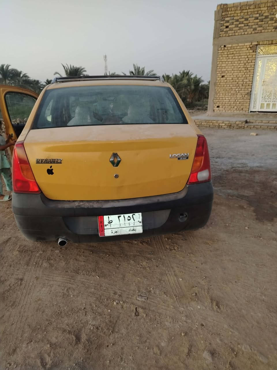 السلام عليكم 
رينو موديل 2009 للبيع 
رقم بغداد مشروع وطني 
ترهم مراوس 
مكانه سماوه سوير 
***********
***********
