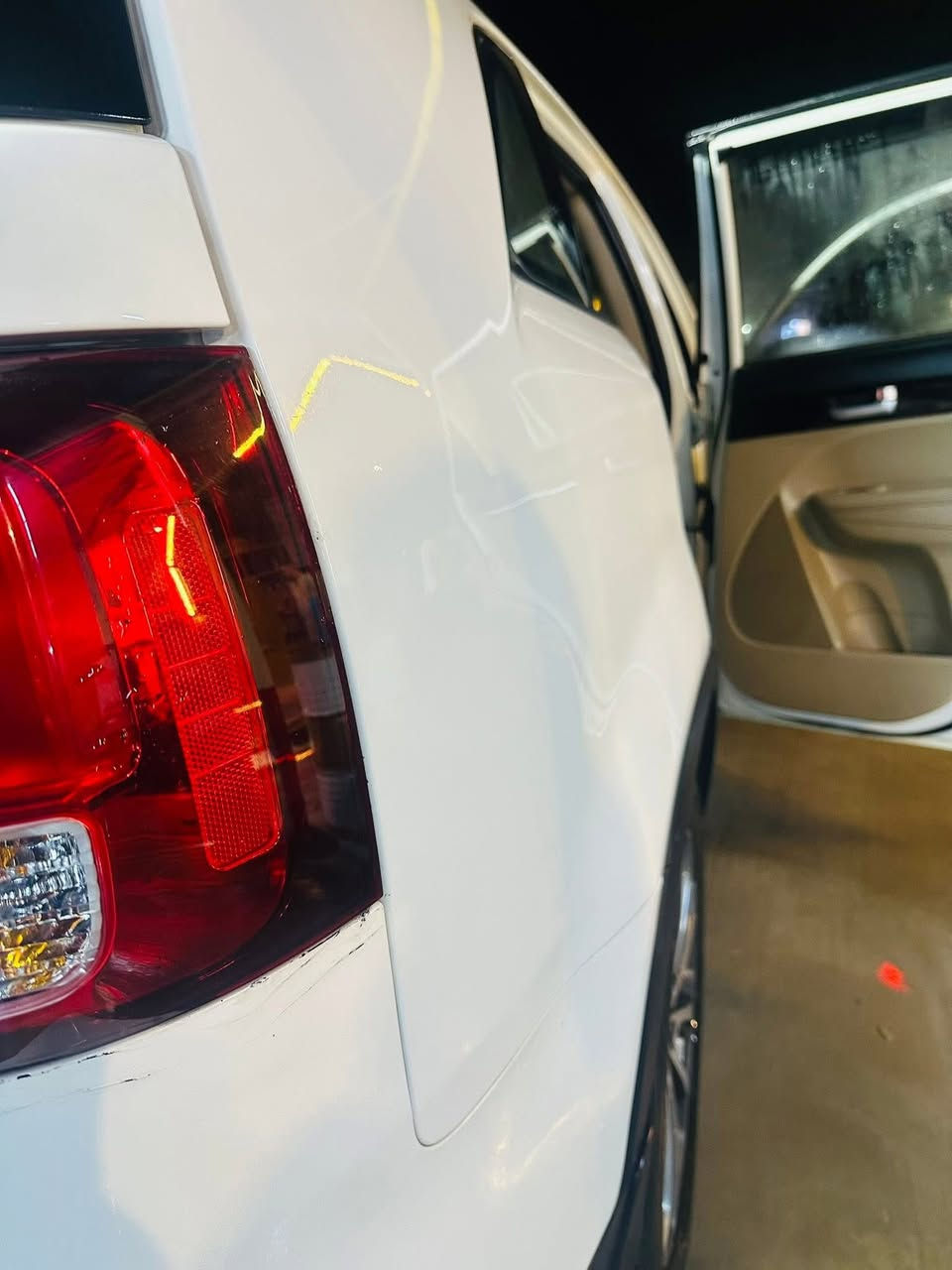 السلام عليكم كيا سورنتو 2014 للبيع فول مواصفات  ترحيب  بصمه داخل صاج  تبريد ثلاث قطع 7راكب مكينه 2400  ماشيه 149بيها شبر صبغ بين الباب والجاملغ اليمين الامامي والباقي مكفول مكينه وكير كله مكفول سنويه جديده وهزه جديده باسمي رقم صاحب السياره 

‭0772 538 4962‬ 📞
