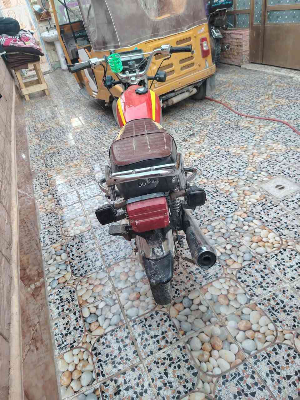 دراجه للبيع اوراق  بسعر مناسب 
الشراي يتصل ***********
