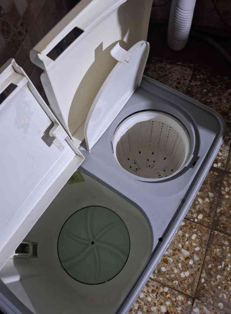 السلام عليكم أجهزة للبيع
ثلاجة حمرة ١٨ قدم ١٥٠ 

مجمدة ١٤ قدم ٩٠
مجمدة هونداي ١٠ قدم ١٣٠ 
غسالة  ٦٥ 
براد جوزي ٦٠##
أجهزة نضيفة للأمانة وتبريد ١٠٠ على ١٠٠ واطي ضمان  
عنوان الشعب ***********
