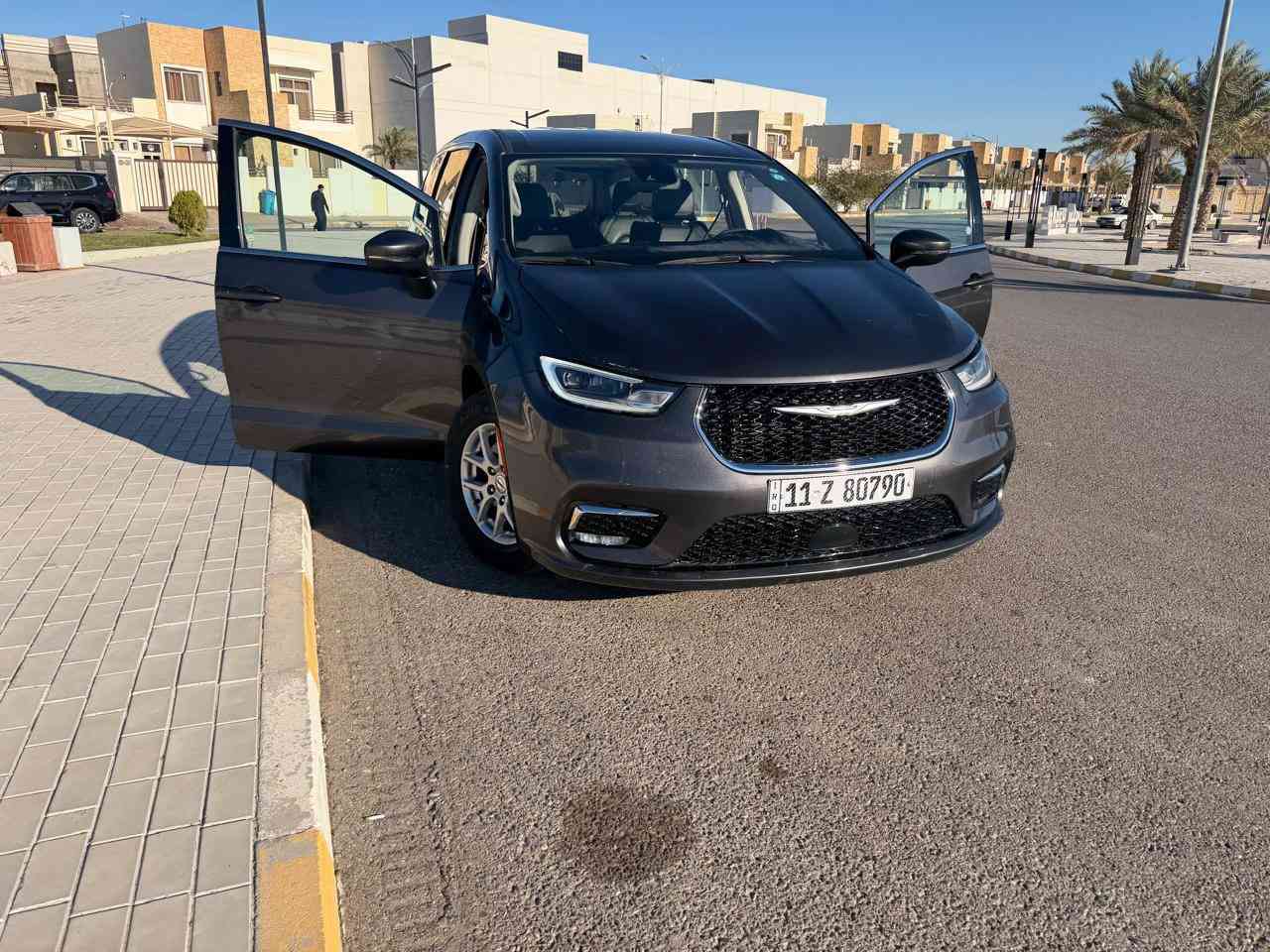 للبيع: كرايسلر باسفيكا 2023 🚘
• اللون: رصاصي (فيراني ) مميز.
• الداخلية: جلد أسود بنظافة 100%.
• الموديل: 2023.
• المواصفات: فول مواصفات، تبريد، شاشة، كاميرا، كشنات كهرباء.'ابواب كهرباء
• الحالة: السيارة بحالة الزيرو، جاهزة للاستخدام الفوري.
.السعر، 235 وبيها مجال بسيط
.رقم الهاتف (‭0770 668 3969‬)
.عداد كيلو متر 40 الف
صور الحادث مرفقه مع الصور 
.رقم انكليزي باسمي بغداد 
@الجميع
