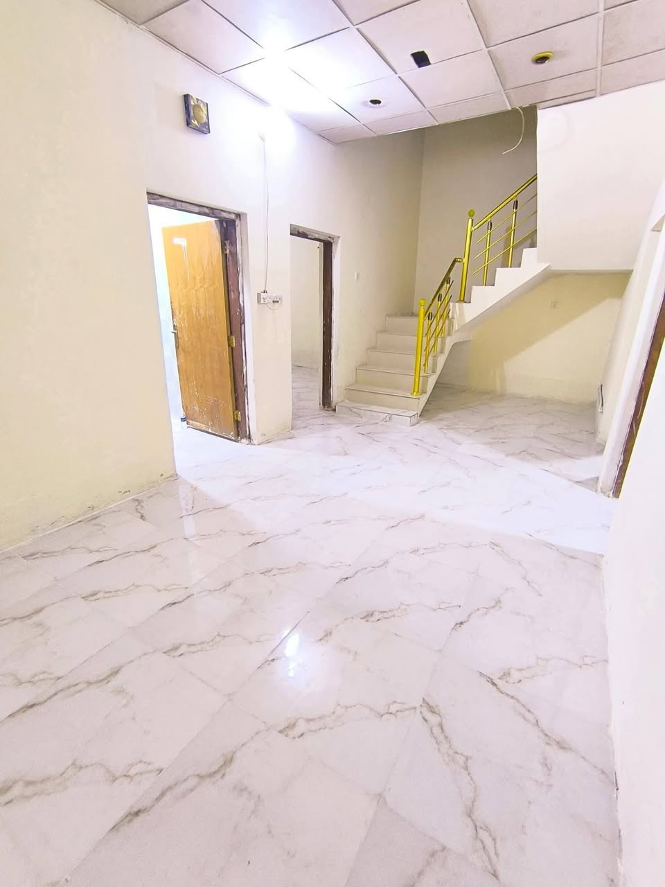 دار للبيع المساحة 100متر 8*12.5 طابق واحد كونكريت مسلح
طابو زراعي سند 25 بي إقرار محكمة بأسمي ومسوي معاملة تحويل الى طابو صرف 

العنوان 

المعملجي خلف مدارس العميد وكلية  العميد شارع حسينية المختار الثقفي  يبعد عن الامام 3 كيلومتر  ونهاية الفرع قرب شارع السيدة خديجه الذي يصل إلى شارع الروضتين يحتوي على 

غرفة نوم 4*4.25

استقبال 4*4

مطبخ 3*3

صاله 3*8

صحيات داخلية وخارجية

للاستفسار الاتصال على الارقام التاليه 

***********

***********
