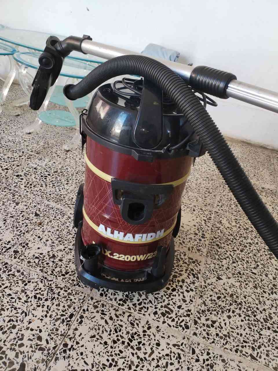 مكنسة كهربائية للبيع شغالة ب25 /***********
