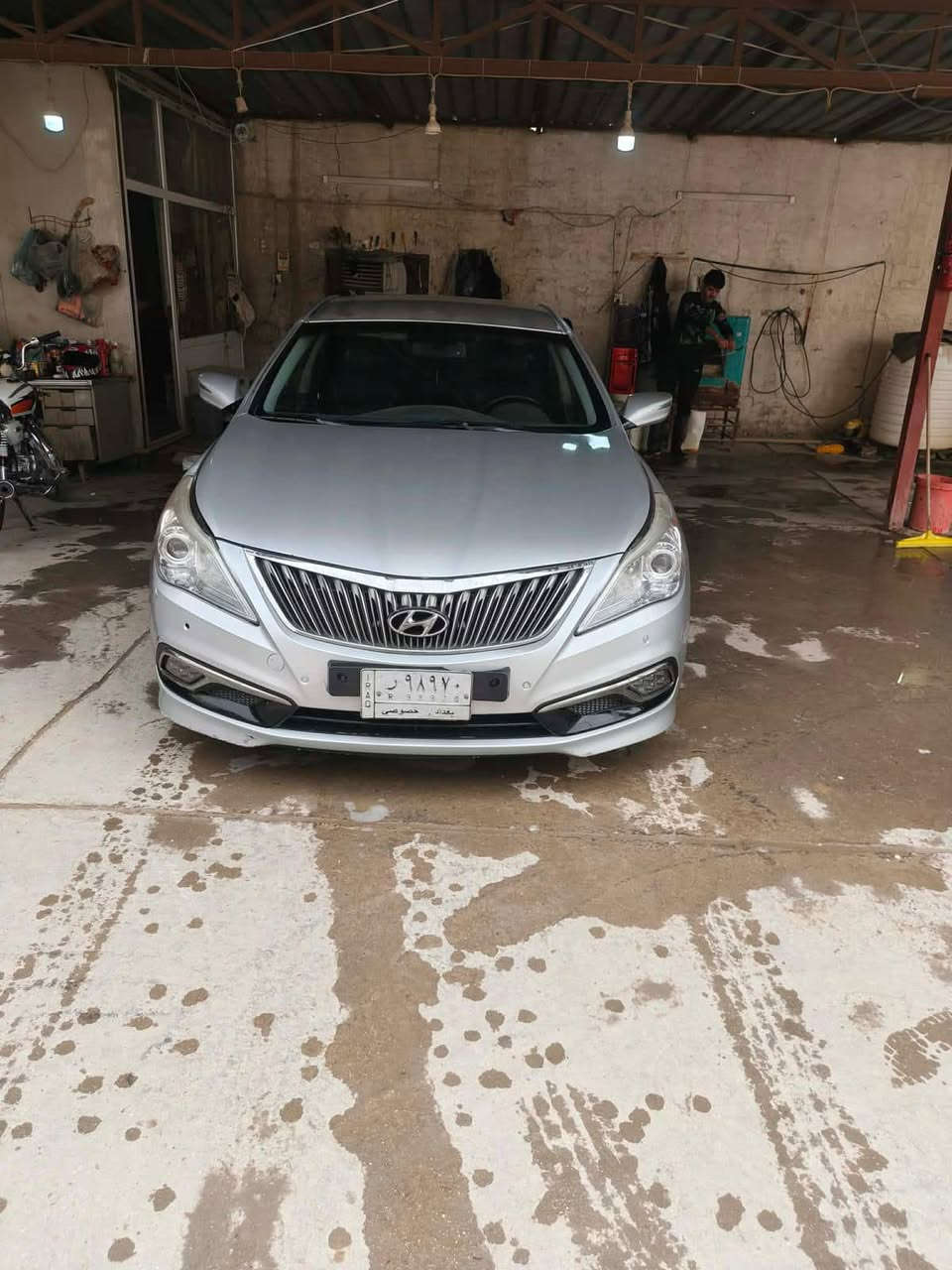 السلام عليكم للبيع هونداي ازيرا موديل 2015 وارد امريكي ضرر 3قطع صبغ سيارة ماشية 100الف سيارة كاملة مابيها اي نقص مكينة ٦سلندر السعر 110وبيها مجال مكاني حلة مركز للاستفسار ***********
