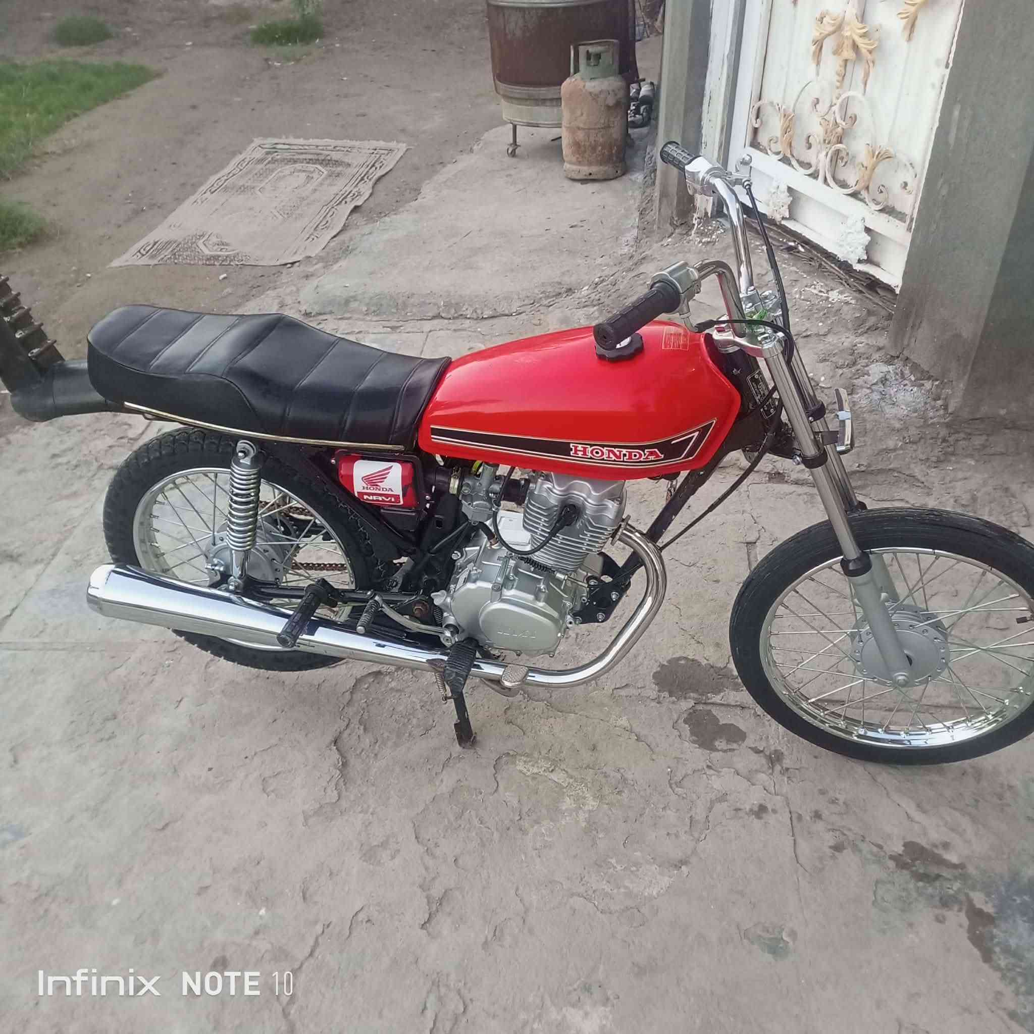 السلام عليكم دراجه للبيع شاصي 25 اوراق سكنر اللي ما يعرف بسعرهن لا يخابرني ولا تعبني***********
