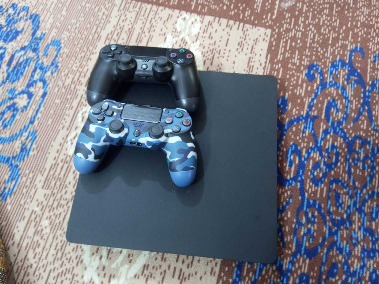 سلام عليكم اخوان بلي 4 مهكر للمراوس ببلي 4 اون لاين جهاز مفتوح للتنضيف انطيك ضمان يومين بي وانته هم تنطيني ضمان يومين ويا جوستكات 2 تجاري بس زينات كلش واليده الموشمه صار يومين من اخذتها استعملتها مرتين وبي 7 العاب هذني العاب البي
 Grand Theft Auto V
Minecraft PlayStation 4 Edition
Uncharted 4: A Thief’s End
Detroit: Become Human
Red Dead Redemption 2
DiRT Rally 2.0
ARK: Survival Evolved
The Playroom
نضام 12 ذاكره 500 مكاني بغداد السعدون قرب فندق بغداد للاستفسار اكثر *********** واسف على الاطاله وشكرا
