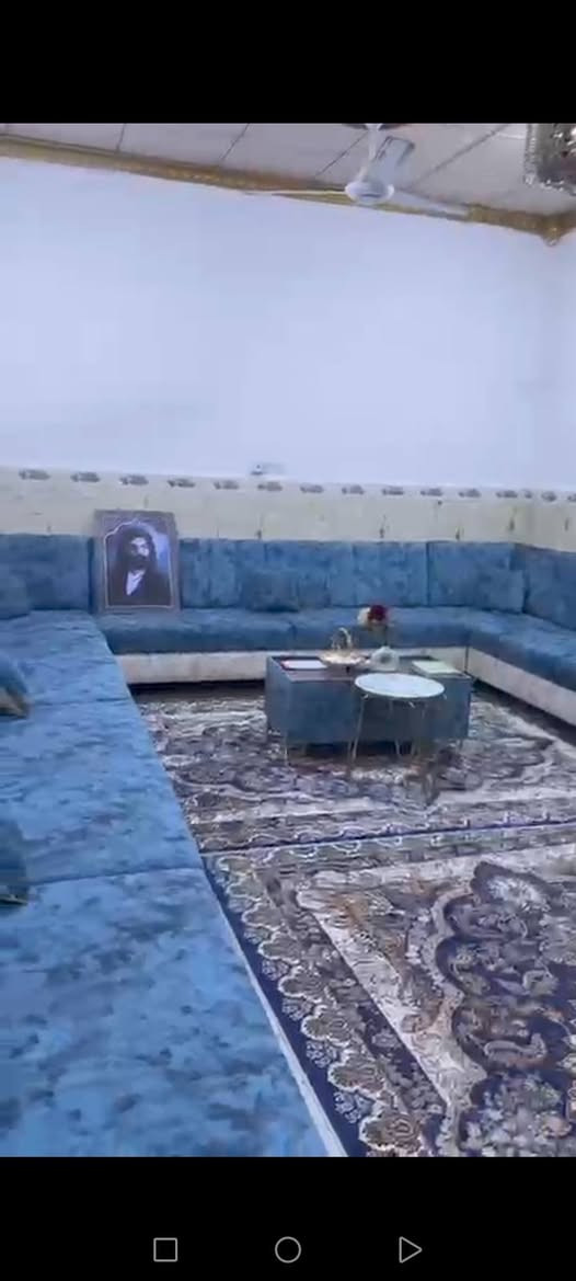 بيت 200متر واجهيه 10 طابقين 4 غرف نوم  هول ديوانيه مطبخ حار وبار بنيانه بلوك طابق الثاني بلوك فرماستون صحيات 3 ثنين جوه وحد فوك بيت كلش مرتب نضيف تجي بعينك شوف سعر بي مجال 150 ***********وتساب ونتصال البصرة, العراق
