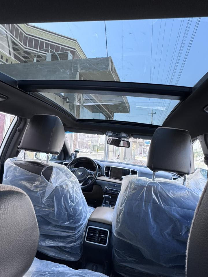 السلام عليكم ورحمة الله وبركاته 

للبيع كيا سبورتاج خليجي موديل 2018
رقم بغداد نكليزي
الهزة والسنوية مجددات وباسمي كفالة من مكينة وكير  صبغ جاملغ وربع باب السايق بدون دواخل

المواصفات
بانوراما
تحكم ستيرن
شاشة
مراي شفط
داخلية لونين
حساسات امامية وخلفية
كامرة
زراك لايت
شادها زينون
الارضيات مغلفة جلد
3 وضعيات قيادة
 
السيارة خير من الله نظيفة وجديدة وبالعافية على الي ياخذها
السعر 18500
وبيها مجال ***********
