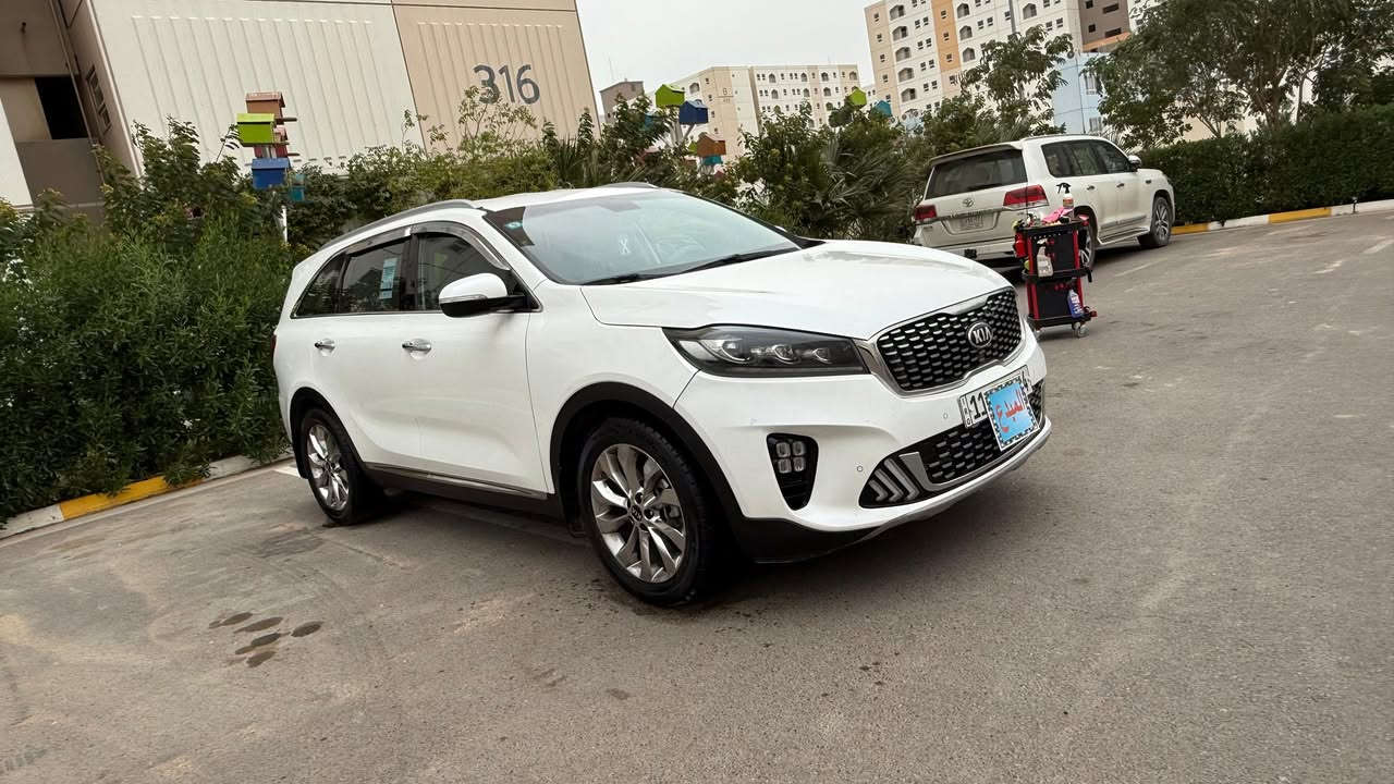 كيا سورنتو موديل 2018 خليجي شكل 20 شركه دولية مكفولة من الضربة والصبغ فقط بارد في خشم البنيد قليل جدآ مثل مموضح في الصورة 
رقم بغداد الدولي سيارة بأسمي
مواصفات 
بصمة 
باب خلفي كهربائي 
لدات امامي خلفي 
لايت زنون 
كاميرا اصليه دواره
حساس امامي خلفي اصلي 
كشنات جلد
كشن كهربائي
3قطع تبريد
لد امامي بك لايت لد
تحكمات ستيرن
7 راكب 
ويل كب نيكل 
بصمه أبواب 
6 سلندر  3500  بلادي
كير 8 نمر مامفتوح بلادي 
مري شفط أشاره بالمري
بردات بلادية 
فول تحكم أ ستيرن
أربع انضمة قيادة 
سيارة خير من الله 
ماشية 137 ألف 

السعر 235 بيه مجال للجادين فقط 
العنوان مجمع بسماية 
***********
