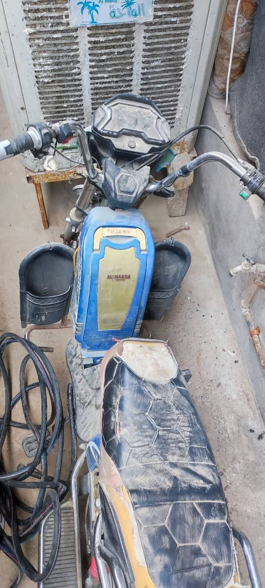 ماطور شحن شغال بس نقص بطاريات
السعر 100الف
***********
