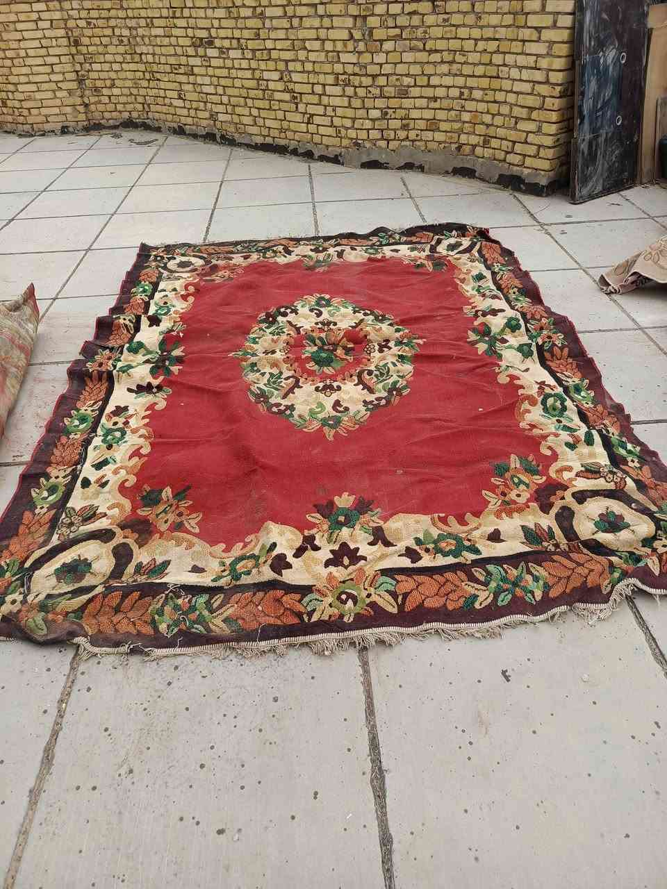 فرشات ثنين لبيع سعرهن ٤٠الف كبار عوزهن بس غسل مكاني ناصريه مركز ول يريدهن هاذه رقمي ***********
