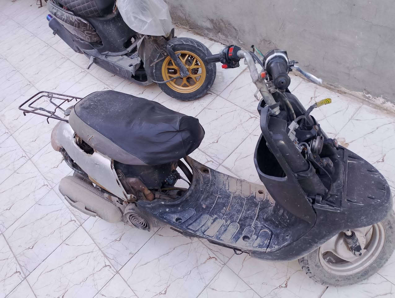 سلام عليكم
دراجه بطه للبيع 
دبل سكليتر 
دراجه شغال و تمشي خيره من الله 
ما ناقصه شي 
الكفر الكدام موجوده و الحاضنه موجوده و الصفاحيات الجوه هم موجودات 
رايده ب150وبيه مجال مستعجل عله البيع .مكاني نجف حي الميلاد 
رقمي ***********
