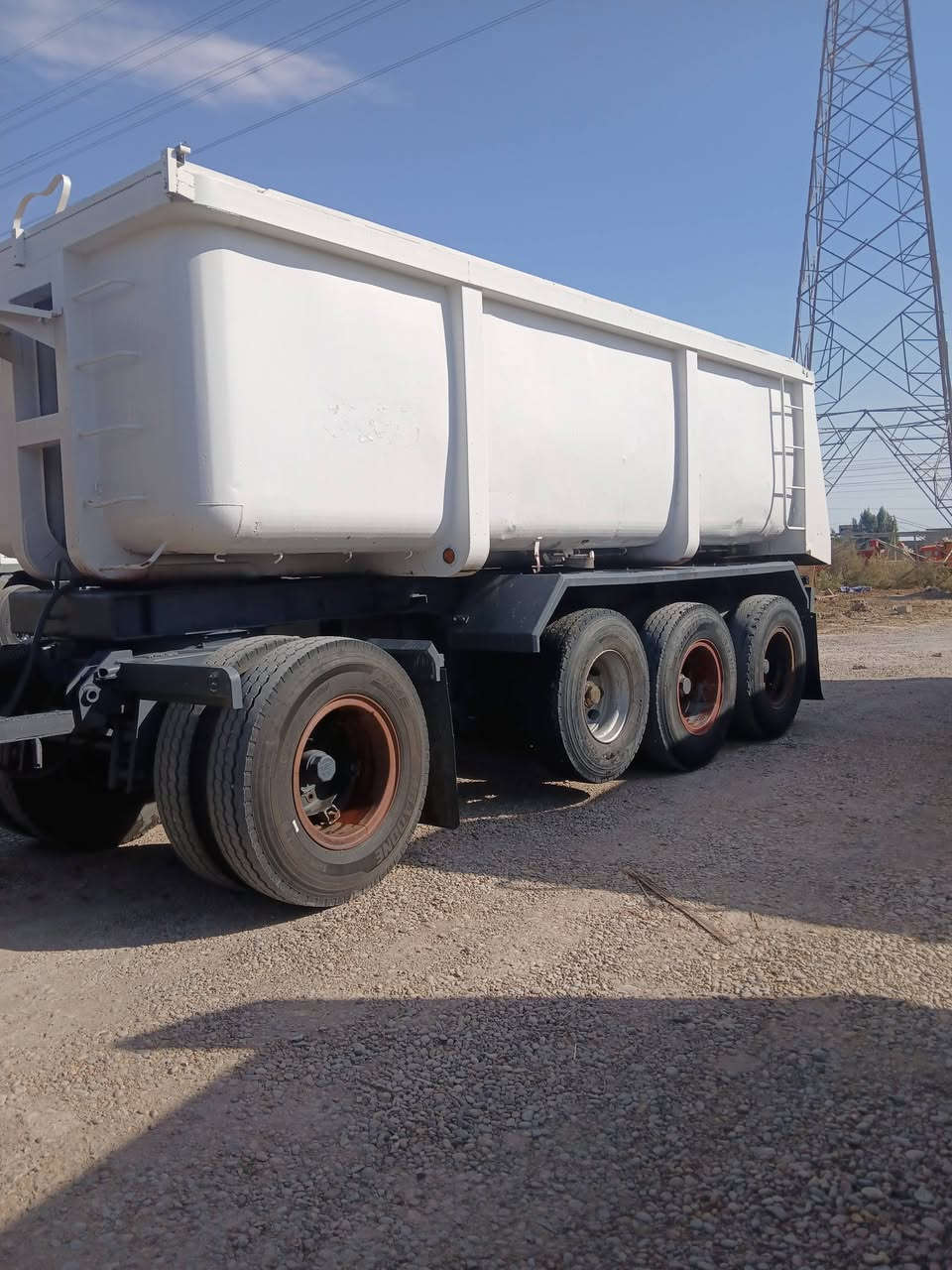 مقطوره للبيع المانيه دناكير ١٦جك  واحد ١٤ الماني  تخم تاير شاصي ١٤ مقطوره خفيه  مكانه لعماره 
***********
***********
