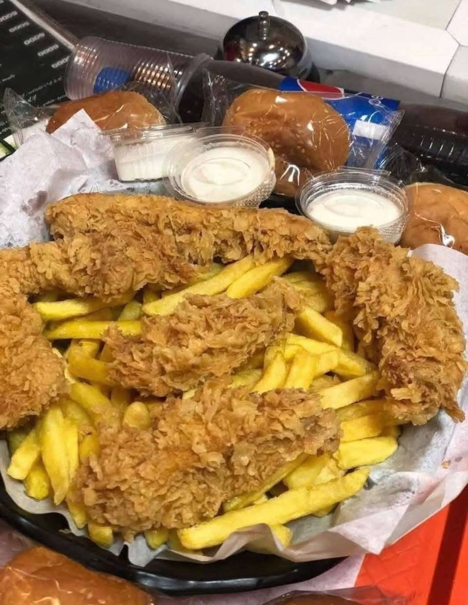 اسطى مقبلات اي مطعم بكركوك يحتاج اسطى اني اجهزه من داخل المطعم ماته يعني بيوميتي شغل درجه اولى وطعم مثل مموضح بلفديو. اضافه ريزو كرسبي كنتاكي صوصات ورقمي ***********واتساب فقط ***********اتصال فقط @الجميع
