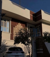 دار للبيع في منطقة حي الجامعة قرب كليه طب الاسنان المساحه 212.5 متر يح...