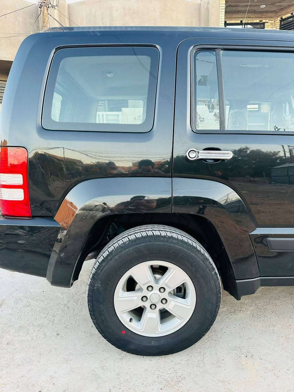 السلام عليكم جيب ليبرتي موديل١٢السيارة كفاله من الحادث ماعداباب السائق فقط السيارة كلين ماشيه ١٢٥حقيقي السيارة تخم تايرالسيارة على وضعها شاشه كامرة خلفيه السعر١٠٢السيارةباسمي ابواحمد***********شارع فلسطين
