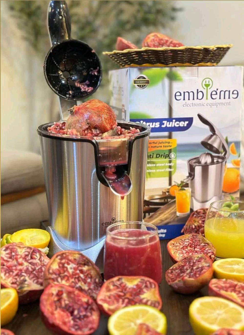 معصّارة أمبليوم الكهربائية – ستانلس ستيل أصلي 200 واط الخيار المثالي لتحضير العصائر الطبيعية ✅✨

✔ قدرة 200 واط حقيقية تعطيك عصر سريع وقوي بدون مجهود
✔ هيكل ستانلس ستيل أصلي متين ومقاوم للصدأ مع تصميم أنيق
✔ مناسبة لعصر الحمضيات والرمان باستخلاص عالي للعصير
✔ مزودة بمصفّي للشوائب للحصول على عصير ناعم وصافي
✔ خزّان لجمع العصير يسهل التفريغ والصب بدون فوضى
✔ تشغيل سهل وآمن بمجرد الضغط على الرأس
✔ جودة وكفاءة عالية للاستخدام اليومي
✔ ضمان سنة حقيقي مع كرت ضمان

معصّارة عملية وقوية… اختيار مثالي لكل مطبخ 🧡