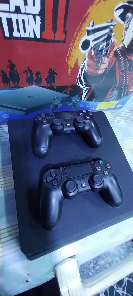 بلي فور مهكر كامل نضيف كلش مثل ما موضح واستعمال قليل سعره 250 واتساب ***********
