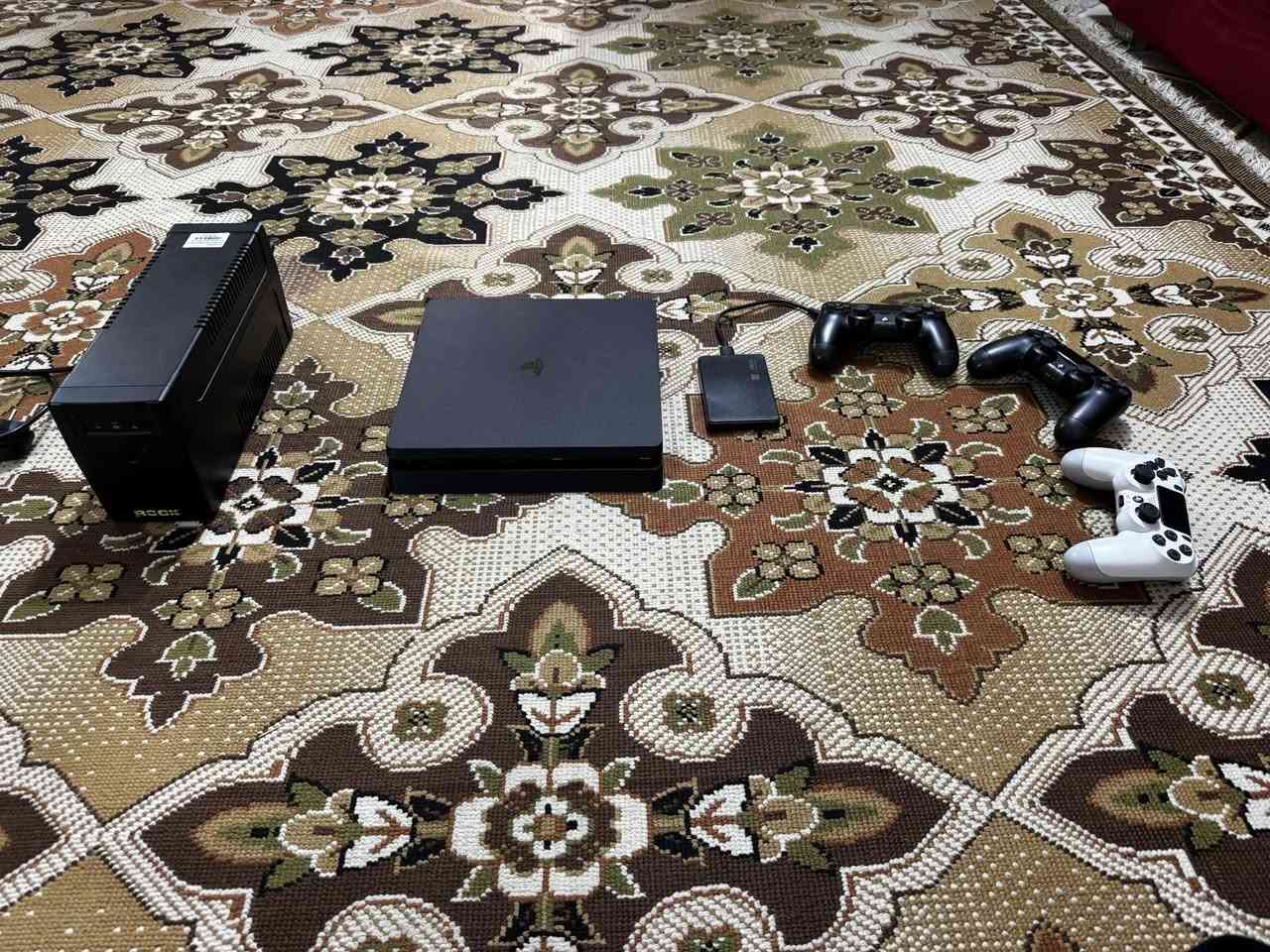 السلام عليكم
بلي 4 سلم (مهكر نظام 12.02)
ذاكرتة ٥٠٠ گيگا وية الهارد يصير 1 تيرا
مع كامل ملحقات كيبل الطاقة
٣ يدات (وحدة اصلية و٢ تجاري)
ولازم ويا اليو بي اس (حتة تحمي الجهاز) 
والجهاز بي هواي العاب قوية منهة (راجنروك /gta /انجارتد ٤ /اساسن كريد ميراج /بيس ٢٥ /مورتال كومبات /شبح تسوشيما /بعد اكو العاب ) 
السعر : 300 الف ( قفل )


**إذا كنت صاحب هذا الإعلان وتريد حذفه لأي سبب، رجاءا أرسل رسالة إلى الدعم الفني**