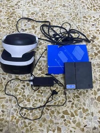 اشتريت نضارة VR مال بلي فور وياها جهازها و المحمولة و اسلاكها نقص الكا...